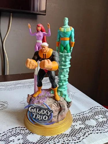 Galaxy Trio Estatueta
