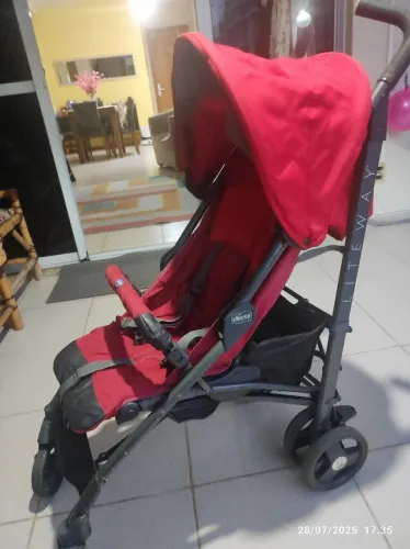Carrinho de Bebê Chicco Lite Way Vermelho - Ótimo Estado