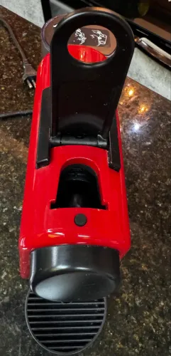 Cafeteira NESPRESSO