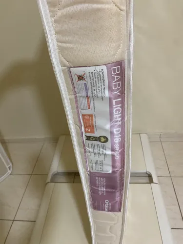 Vendo cama infantil com colchão.