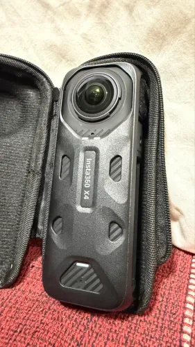 Insta360 X4 8K Kit Completo: 3 Baterias + Hub + Caixa Estanque Dive Case?