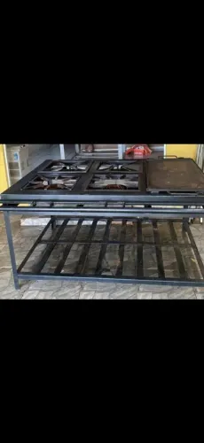 Vendo máquina de assar frango e um fogão industrial com chapa 