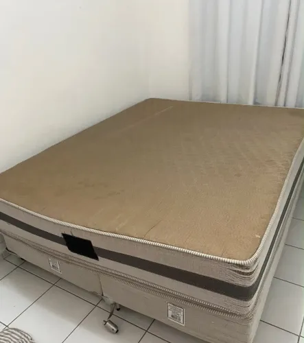 Cama Queen Size (Com avaria em um pé) 