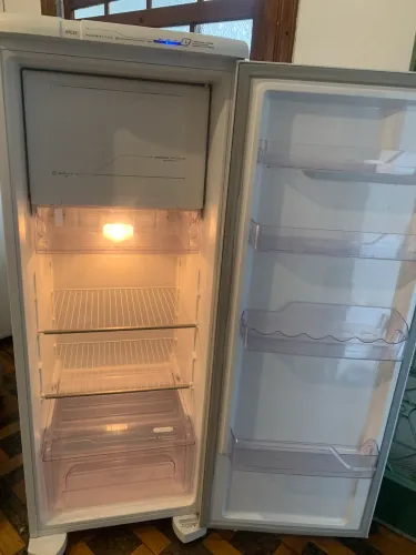 Geladeira Electrolux RFE39 frost free seminova