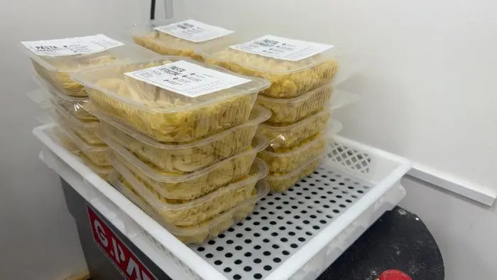 Precisamos de um vendedor de massa fresca para fornecer restaurantes