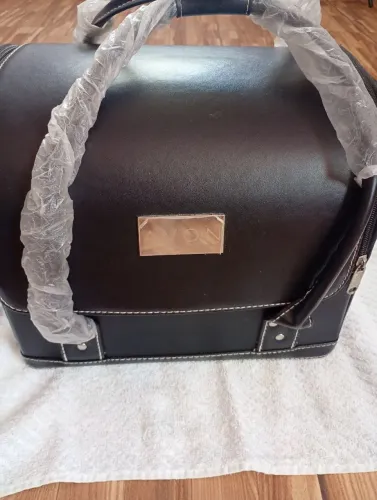 Vende - se 1 maleta da marcar Avon 