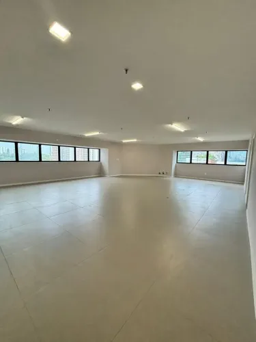 Sala Comercial 104 m² Nascente , Copa , Banheiros na Avenida Tancredo Neves - Salvador -