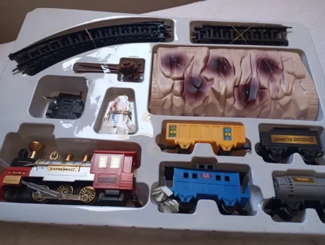 Locomotiva Expresso 2 - Trenzinho Elétrico Brinquedo COMPLETO!!
