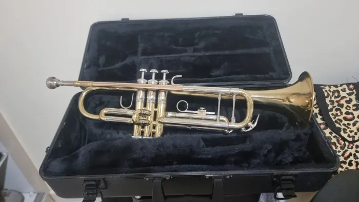 Trompete Vincent Bach TR500 Si Bemol Laqueado excelente estado !!!