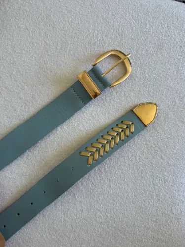 Cinto feminino azul com dourado