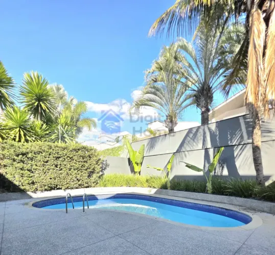 Excelente casa no Centro de Alphaville, 4 Suites, lindo lazer com piscina e churrasqueira