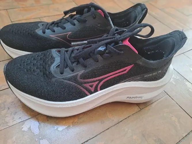 Tênis seminovo (Mizuno base One) 36