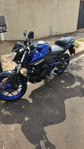 Moto mt03