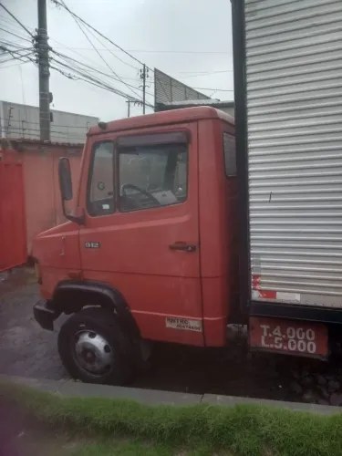 Mercedes 912 baú 3/4