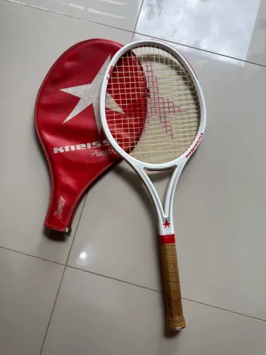 Raquete Kneissl Austria Junior com capa - usada