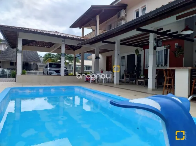 Brognoli Vende - Casa Condominío Gralha Azul Sambaqui
