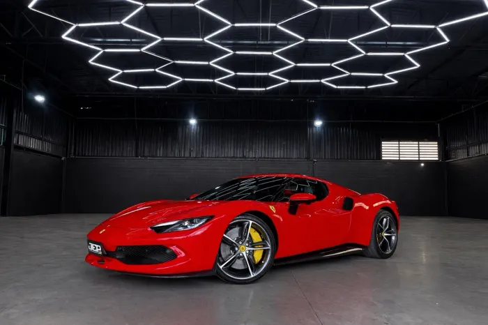 Ferrari 296 GTB (hibrido) 2023