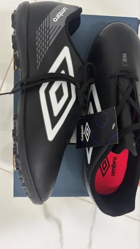 Chuteira society umbro 44 nova na caixa