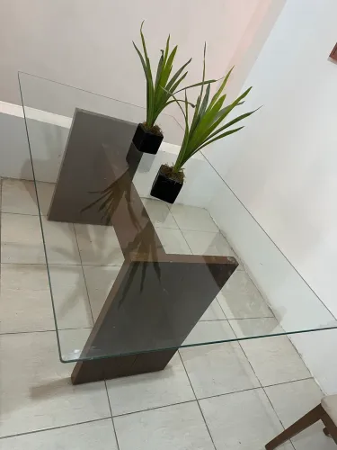 Vendo mesa de vidro com 4 cadeiras 