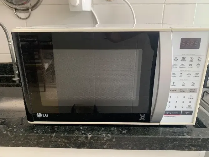 Microondas LG 23 litros queimado