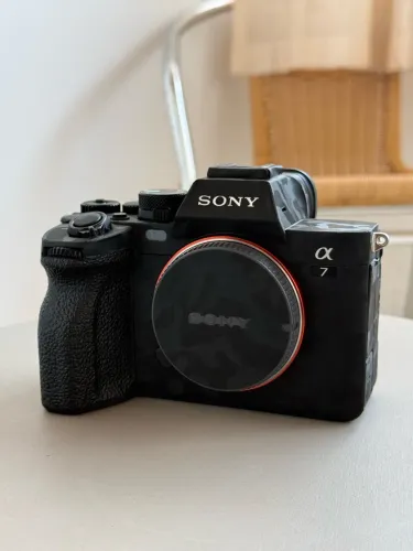 Vendo Sony a7 IV (a7M4) + Skin de Proteção (Obturador NOVO / Revisada)