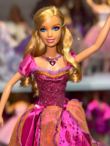 Boneca Barbie Liana Castelo de Diamantes