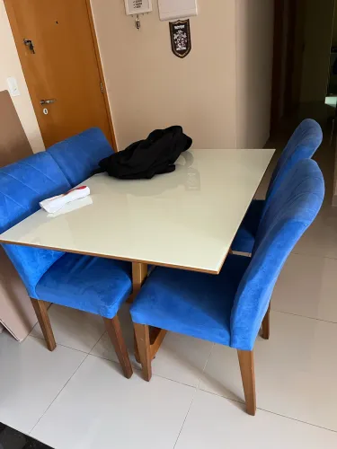 Mesa de jantar em Laca com 4 cadeiras