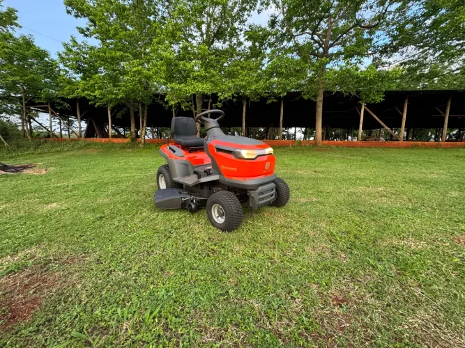 Trator cortador de grama HUSQVARNA HS452E