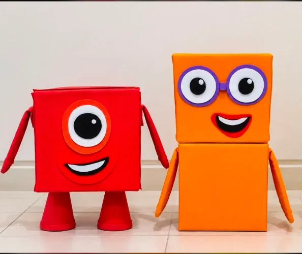 Vendo personagens Numberblocks do número 1 ao número 7 para decoração de festa infantil