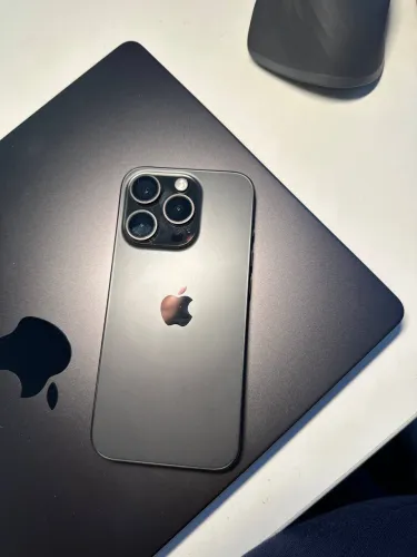 iPhone 15 Pro - 256GB Seminovo impecável
