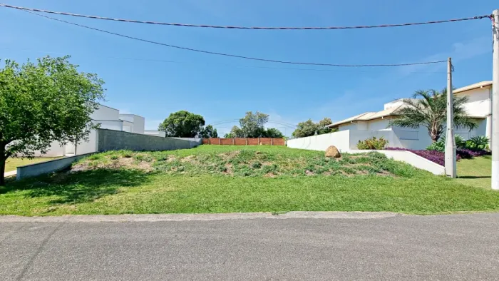 TERRENO PLANO! Terreno em condomínio fechado, com lazer completo e vista única! Village Ar