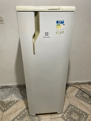 Geladeira FAÇO ENTREGA