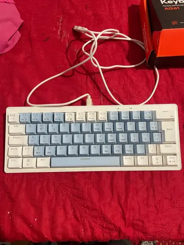 Teclado mecânico 60% (novo usado)