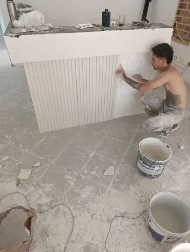 Trabalho com pintura sou pinto profissional mim. chama no ZAP e vem fazer teu orçamento