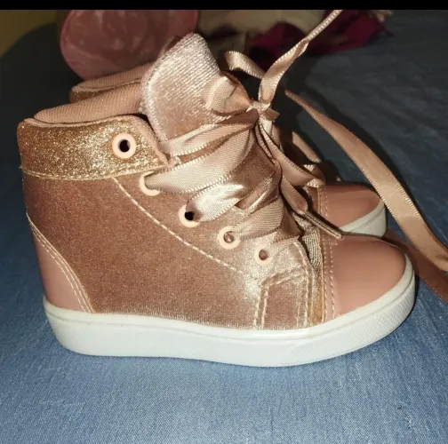 Botinha rosa nova