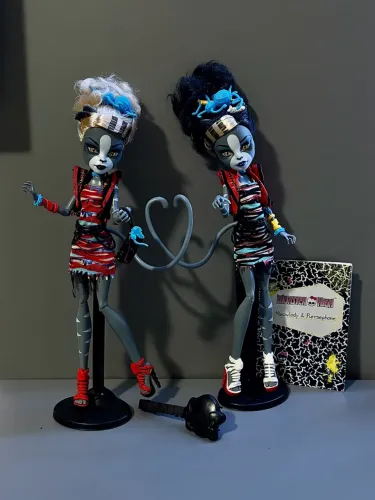 Boneca Monster High Meowlody e Purrsephone Zombie Shake