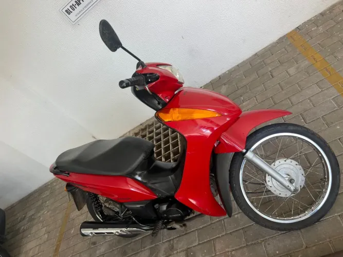 Vendo Biz ES partida elétrica 2013 vermelha e débito