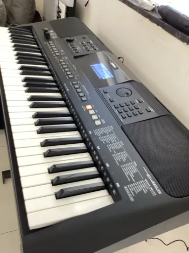 Teclado YAMAHA PSR E463 (pega Pen Drive)