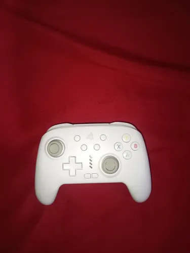 Controle Bluetooth Compatível com Pc e Nintendo marca Knup Branco