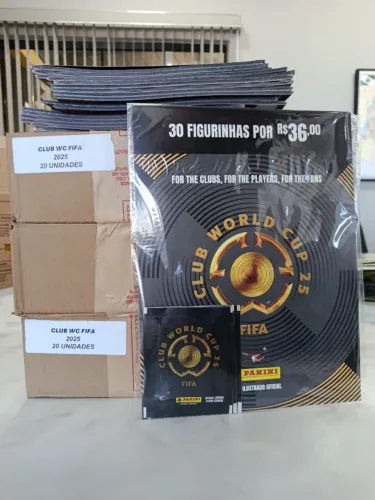 Super Lote: 360 Pacotes de Figurinhas + 20 Álbuns - Mundial de Clube Fifa 2025
