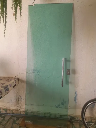 Uma porta de vidro pronta pra montar