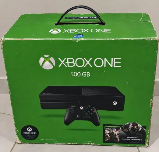 Xbox one com um controle paralelo