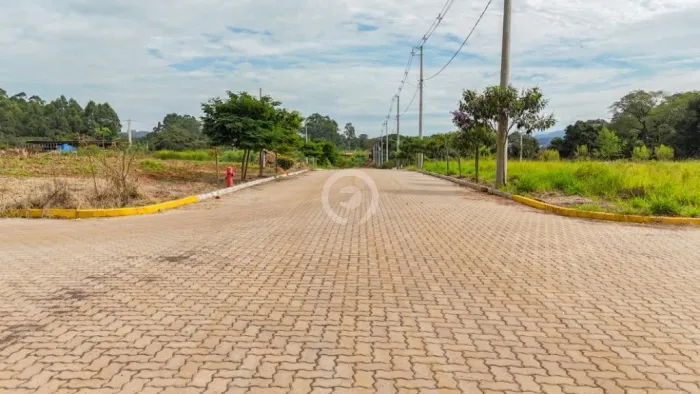 Terreno à venda em Dois Irmãos, São João, com 342 m², Concórdia 5