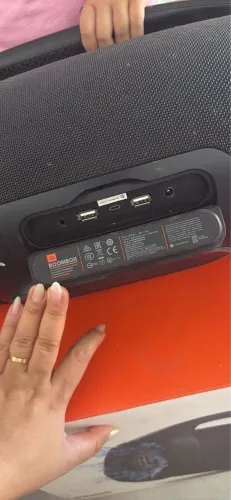 Som Jbl bomboox 1