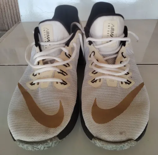 Tênis Nike Air Max infuriate II
