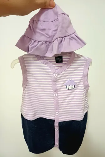 Conjunto de Macaquinho e Chapéu para bebê menina - 8 a 10 meses (tam. G)