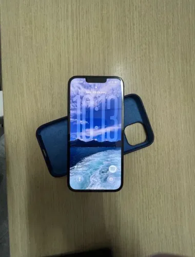 iPhone 13