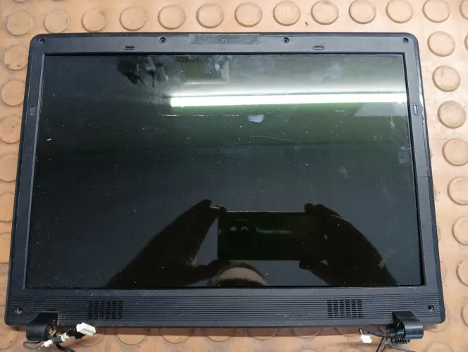 Tela LCD completa para notebook Positivo em ótimo estado.