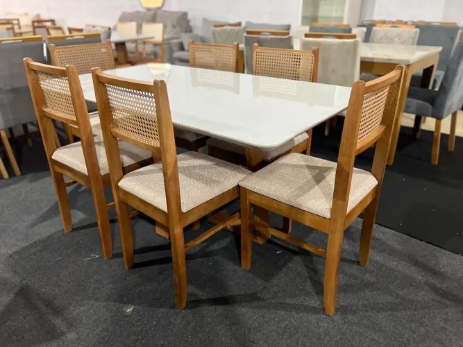 Mesa de Jantar 1.60m com 6 cadeiras 100% Madeira