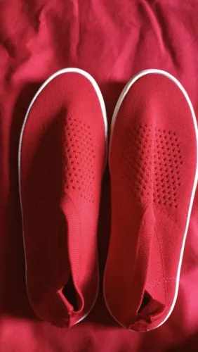 Sapatos disponíveis no brechó $10 ou $12<br>Número 37